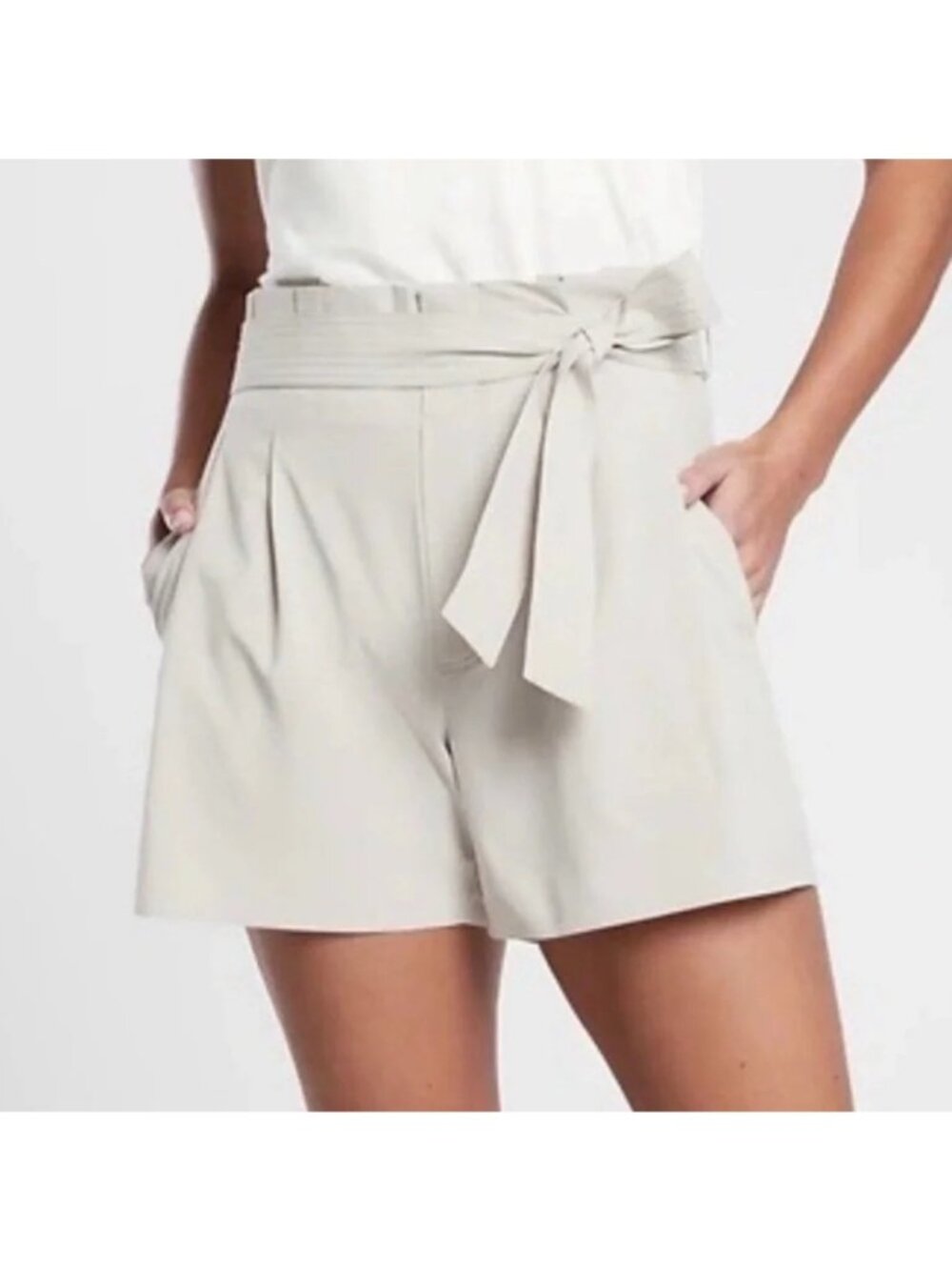 Athleta Skyline Shorts II in Abelone Grey (Light Beige), Size 4